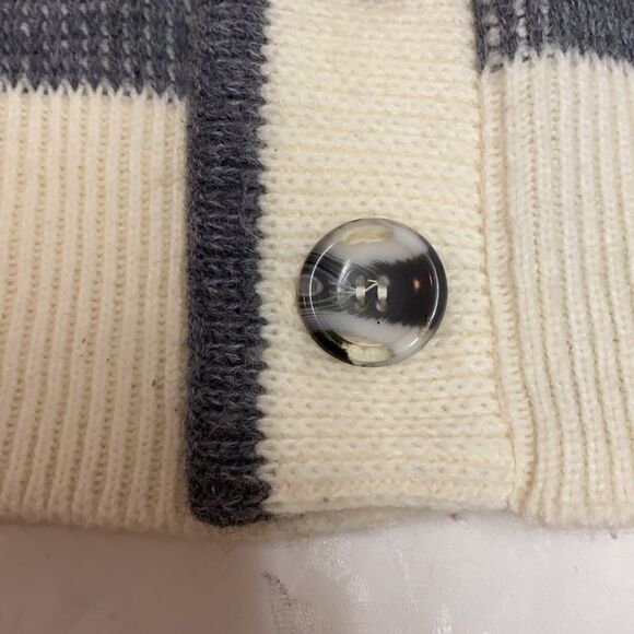 Claude by Brentwood | Vintage Aztec Cardigan - Picture 6 of 10